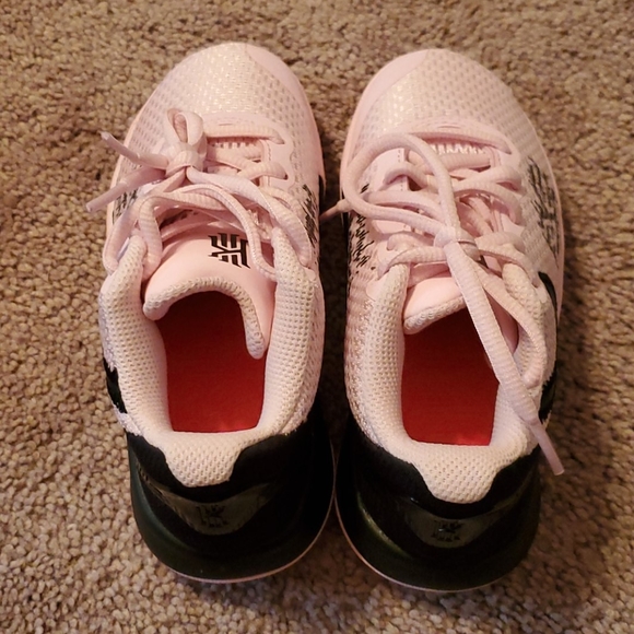 pink and black nike tennis shoes